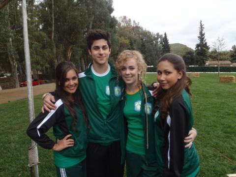 Vale Baroni en los Disney Friends For Change Games con David Henrie 