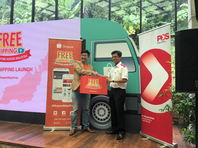 Dato’ Mohd Shukrie Mohd Salleh (POS Malaysia) and Ian Ho (Shopee) launched the #ShopeeShipsFree program