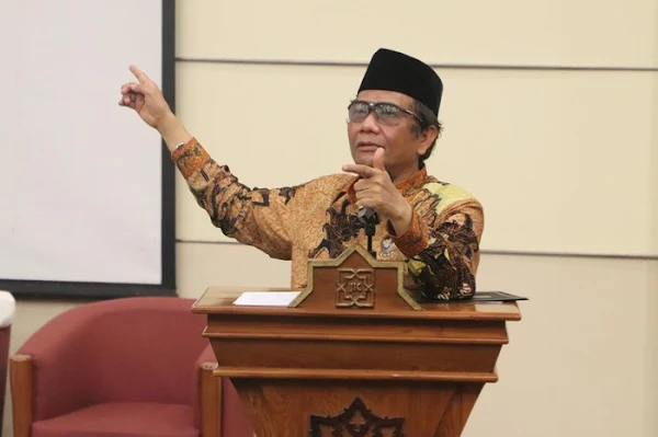 Deddy Corbuzier menuai polemik karena membahas isu lesbian Mahfud MD: LGBT dan Orang yang Mempromosikan Bukan Kasus Hukum, Tidak Dilarang, Ini Negara Demokrasi