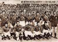 REAL OVIEDO - Oviedo, España - Temporada 1951-52 - Caso, Agustín, Pacheco, Celaya, Toni, Diestro y Durán (portero suplente); Mandi, Durán, Falín, Areta y Campitos - REAL MADRID 6 (Olmedo 2, Arsuaga, Sobrado, Pahiño y Molowny), REAL OVIEDO 3 (Toni 2 y Falín) - 27/04/1952 - Copa el Generalísimo, cuartos de final, partido de ida - Madrid, estadio de Chamartín - El Oviedo, que esa temporada subió a 1ª, fue eliminado por el Madrid en la Copa