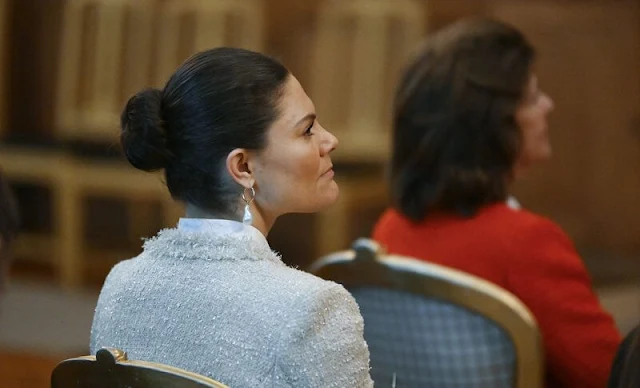 Crown Princess Victoria wore a new beige pleated skirt by H&M, Princess Sofia wore Marika skirt by Rodebjer. Cravingfor Baroque pearl earrings