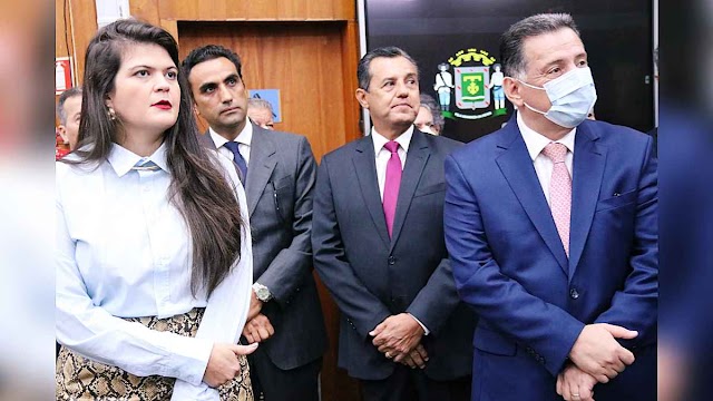 A convite de Aava Santiago, ex-governador Marconi Perillo visita Câmara de Goiânia