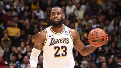 LeBron James Leads Lakers to Redemption with 37 Points in Narrow 105-104 Victory Against Houston Rockets