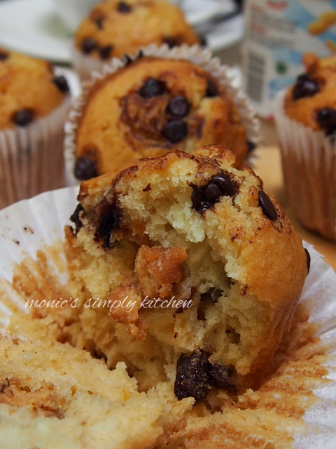 Buttermilk Muffins with Chocochips, Raisin & Peanut Butter 