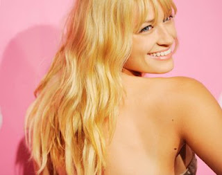 Beth Behrs Hot