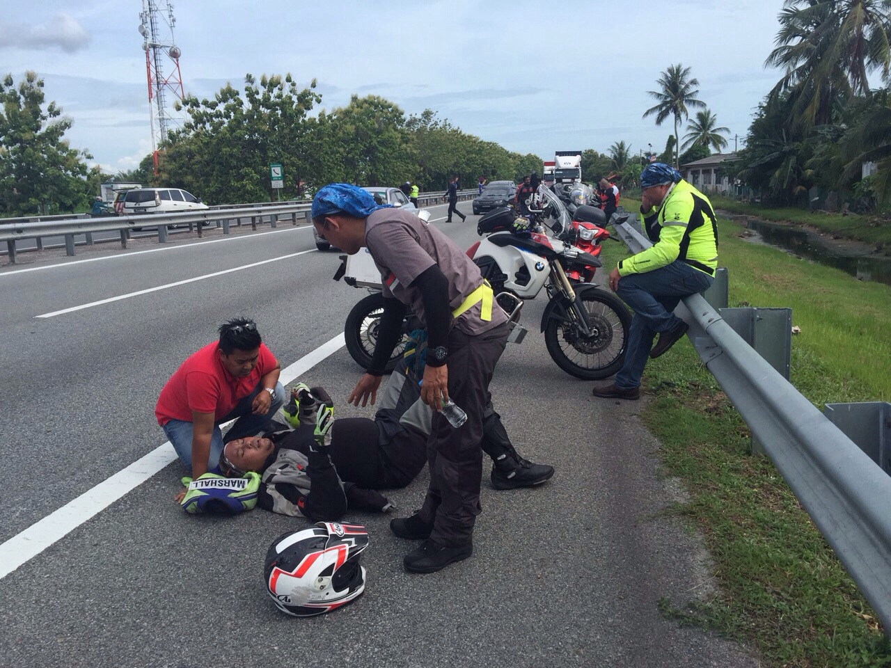 Media Orang Kampung Sorang Perempuan Muda Parah Gambar