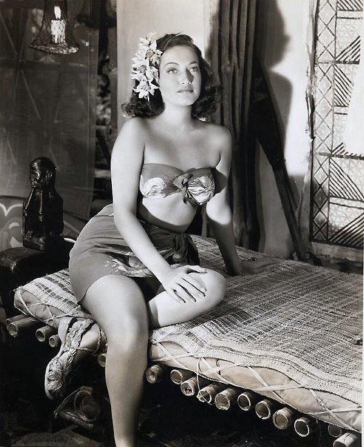DOROTHY LAMOUR 1944 Posted by teresafrogapplause at 125 AM
