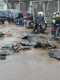 Viral aspal hotmix rusak di Cimahi tergerus banjir..