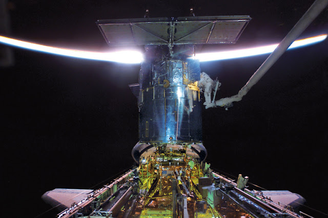 One Astronaut’s Heart-Pounding Account of Almost Breaking the Hubble Space Telescope