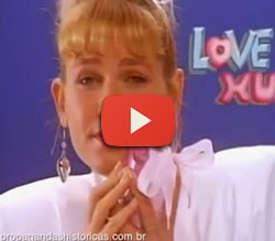 Propaganda das sandálias Love Xu (Xuxa) com crianças gemendo.