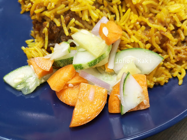 Makanan Bollywood Dum Briyani in Peninsula Shopping Centre Singapore