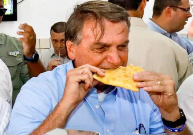Em um único dia, Bolsonaro gastou R$ 55 mil em padaria com cartão corporativo