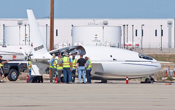 Секретний літак готується до першого польоту в США