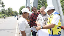 Didampingi Camat, H. Mukhlis Takabeya Tinjau Lokasi Pembangunan Jembatan Kembar Peudada