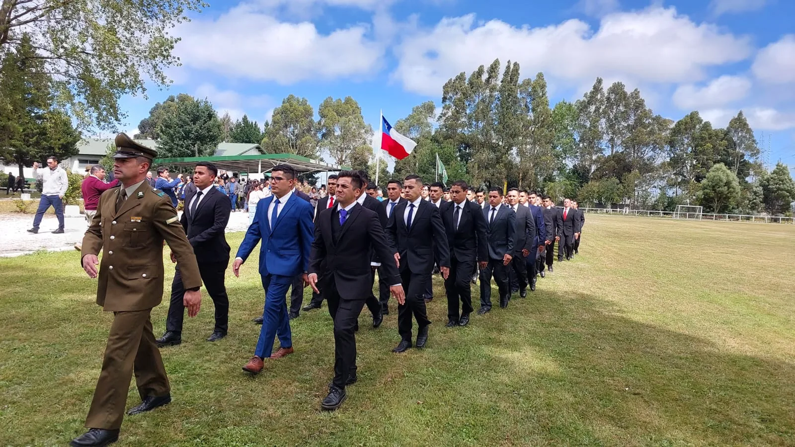 211 jóvenes ingresan en escuelas de Carabineros