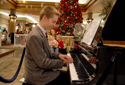 20081205 David at the Mall 1242