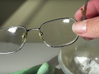 Cara Menghilangkan Goresan Pada Kacamata Berbahan Kaca