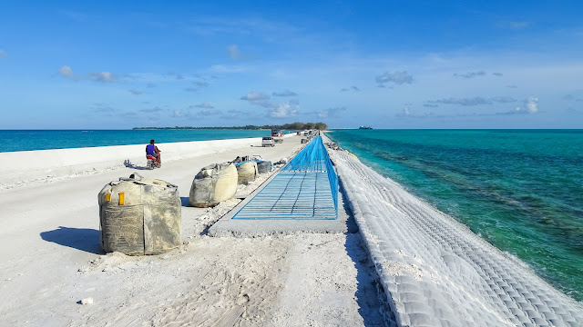 The only connection between Bairiki and Betio