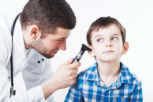 Trẻ bị viêm tai giữa và những hậu quả bố mẹ không được chủ quan