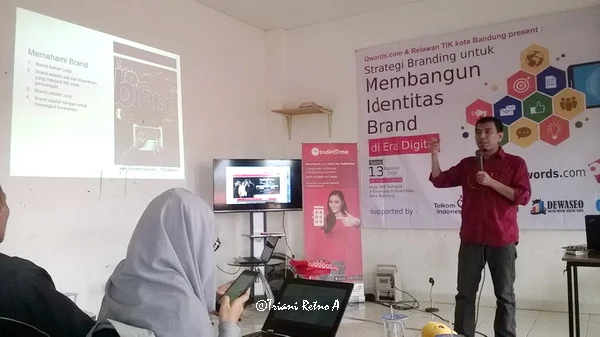 membangun identitas brand