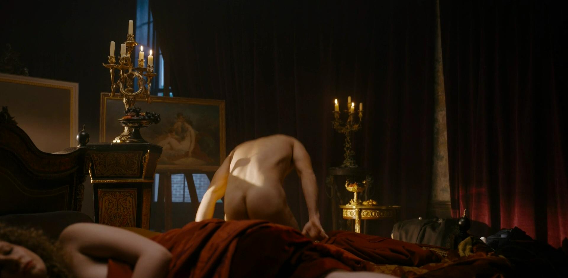 Jonathan Bailey naked bum in Bridgerton S02E01.