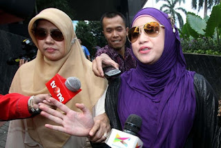 Foto Septi Sanustika - Istri Ahmad Fathanah