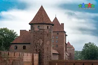 Malowniczo położony nad brzegiem Nogatu Zamek w Malborku to największy ceglany zamek na świecie i obiekt wpisany na listę UNESCO.