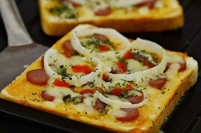 Resep Pizza Mini Dengan Roti Tawar Sederhana Enak