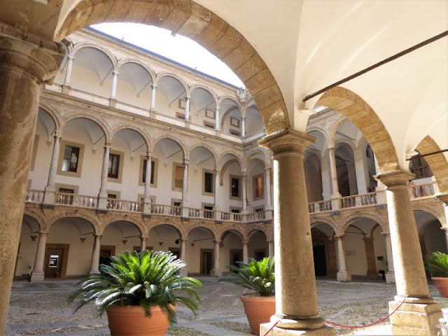 cortile Maqueda Palazzo Normanni Palermo