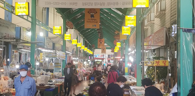 Esplorando le delizie culinarie nei vicoli storici di Seoul