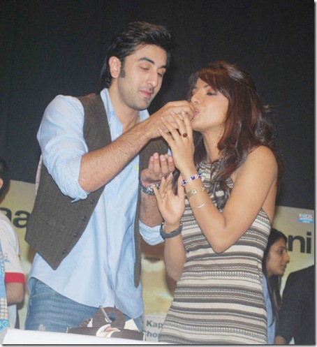 Ranbirs-Bday-celebrate-at-KC-College-13