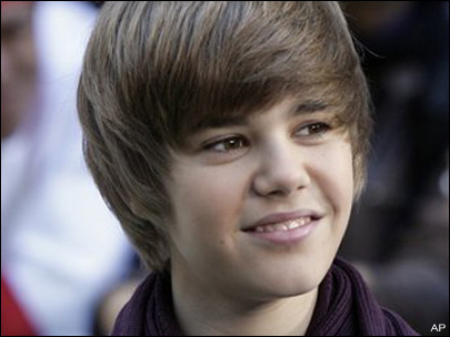 justin bieber cute smile. really cute justin bieber