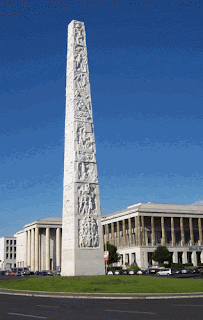 Obelisco monumento commemorativo tipico dell' Egitto e installato spesso nelle aree monumentali delle moderne città