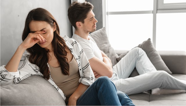 Si tu esposo hace estas 4 cosas, lo más probable es que te esté engañando