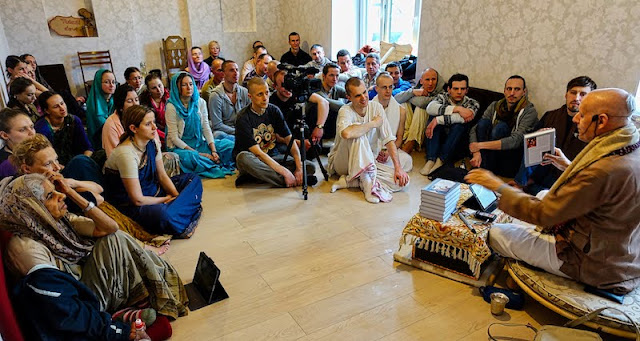 Sankarshan Das Teaching Krishna Bhakti Science-Riga, Latvia