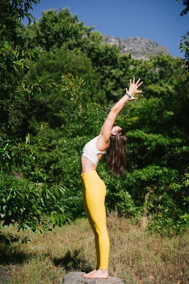Parivritta Urdhva Tadasana Urdhva Baddha Hastasana  (yoga pose) 
