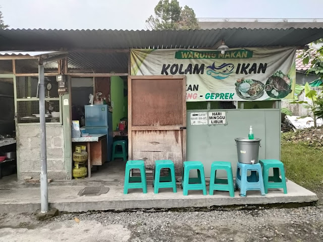 Warung Makan Kolam Ikan