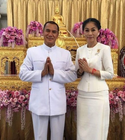 Founder of Wat Nod Kum (Khun Soraphong Chatri and his wife)