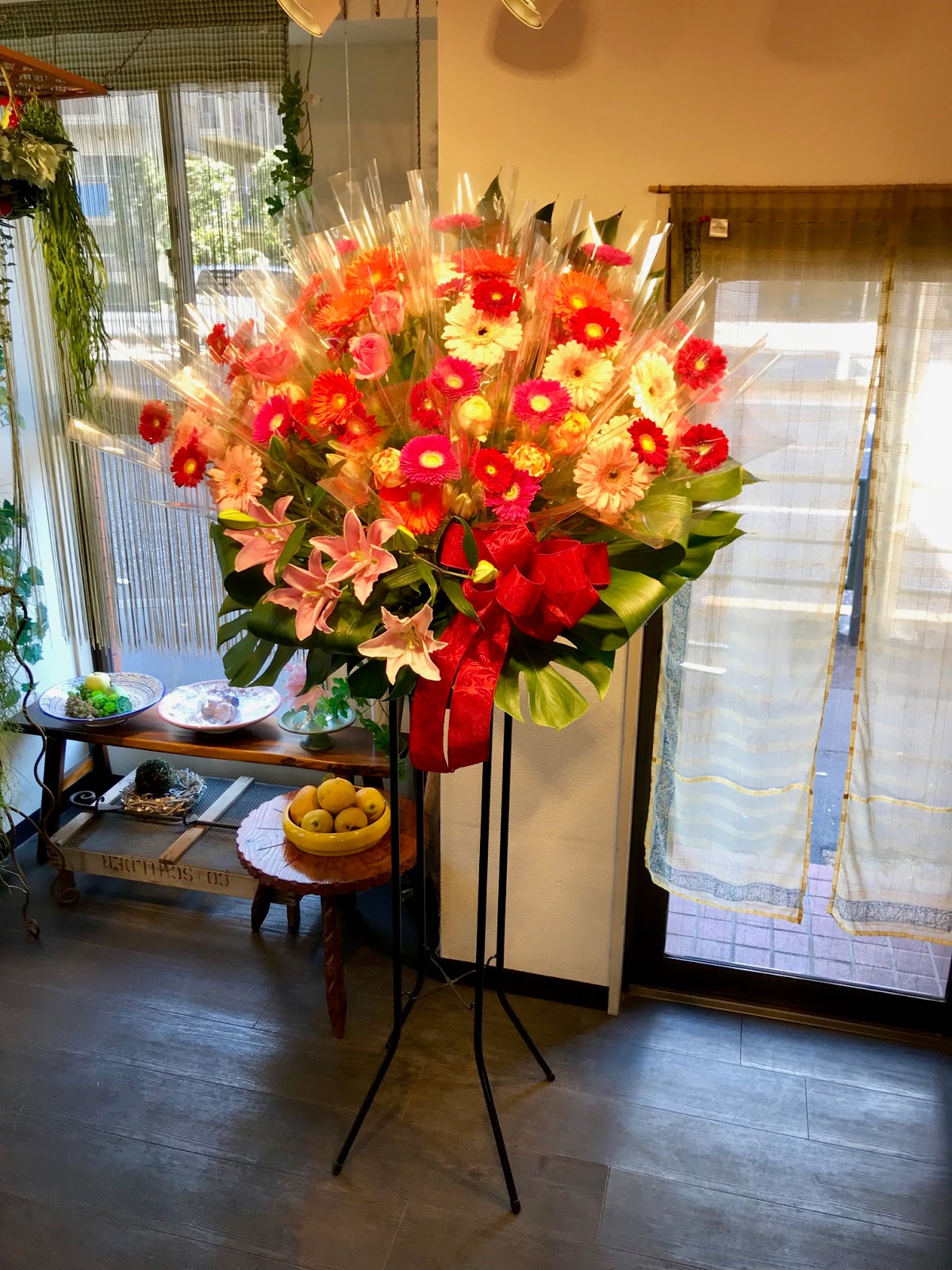 葉織 Haori Flowers 新宿区のお花屋さん ルーテル市ヶ谷センター 花束スタンド