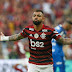 Flamengo vence o Palmeiras, encanta de novo e segue líder do Brasileirão