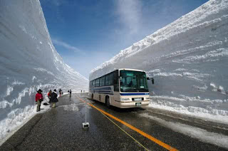 foto pemandangan salju di jepang