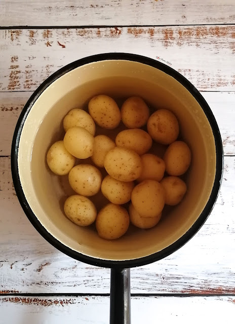Smash Potatoes, rustic potatoes, side dish, baby potatoes, potato side dish, potato recipe, smash potato recipe, food video, cooking video, food, food blog, food blogger, food photography, vegetarian, spicy fusion kitchen, herby marinade, air fried, botswana