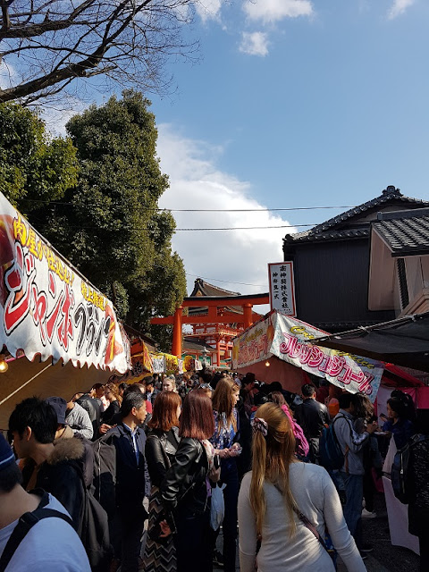 kyoto fushimi inari shrine food street