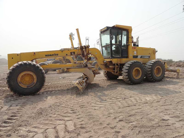 Alat Berat Grader Komatsu 825