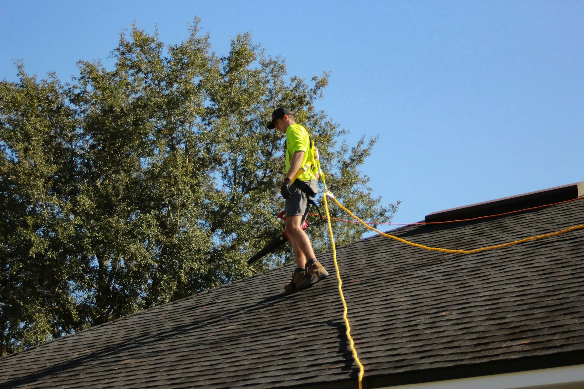 Navigating Los Angeles Roofing Regulations: A Guide for Homeowners