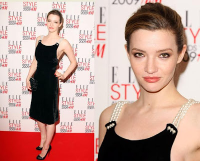 Talulah Riley Rocking the Velvet trend See dropdown menu on the right 