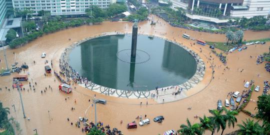 Gambar Banjir Bundaran HI Jakarta