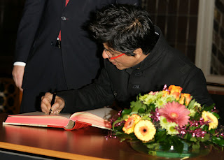 Shahrukh Khan Signing Golden stills photos