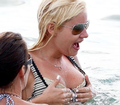 Elisha Cuthbert Nipple Slip