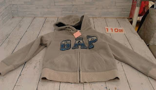 中古品　子供服　１１０㎝　 ＧＡＰ　グレー　長袖アウター　１９０円